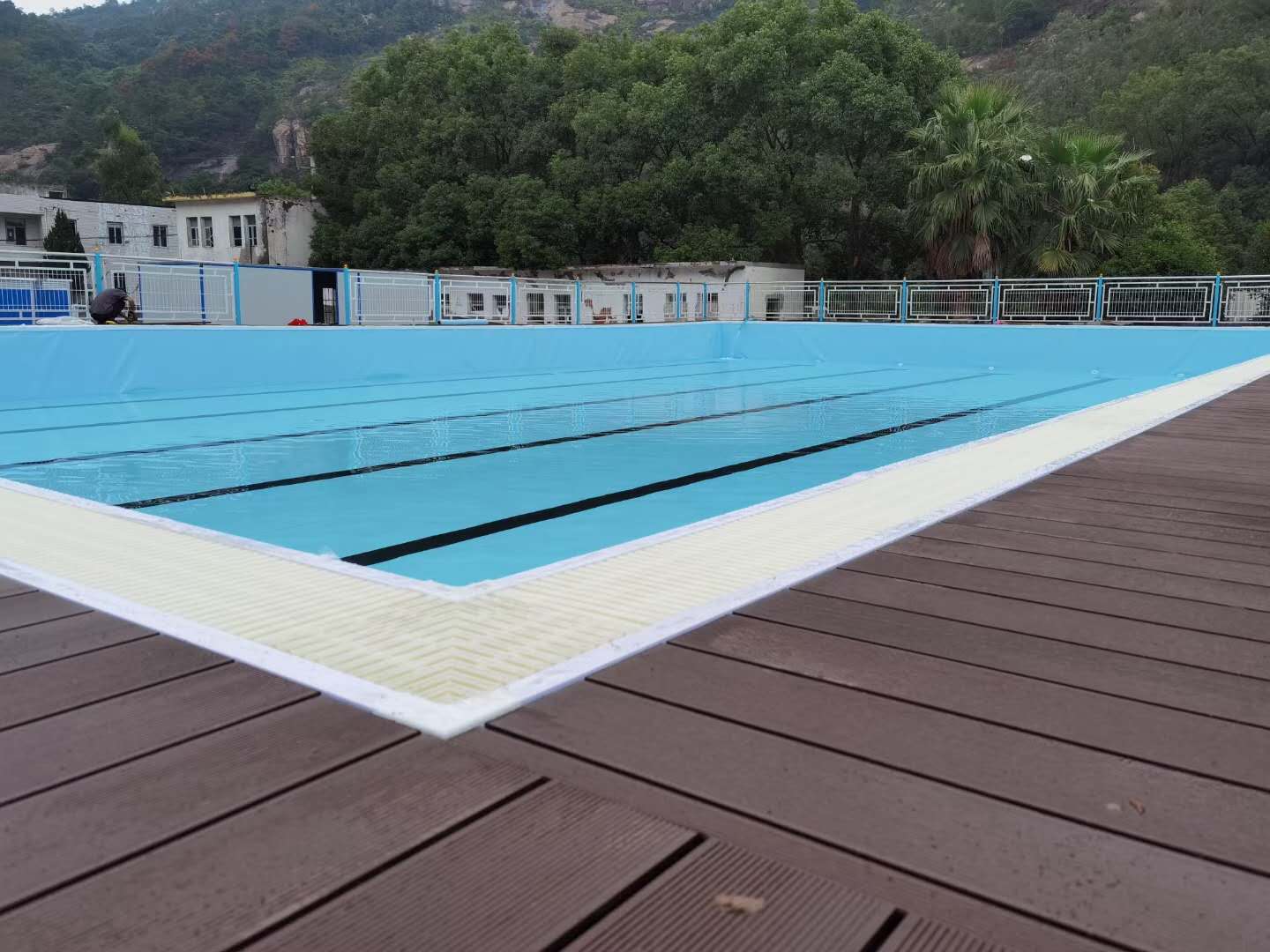 <strong>成人鋼結構戶外拼接裝配式</strong>